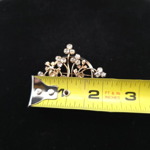 Vintage Rhinestone Gold Tone Floral Brooch Pin With Intricate Flower Design - Picture 7 of 12
